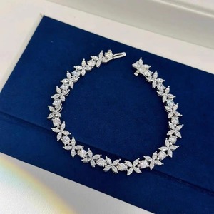 Bracelet en moissanite, bijou raffiné, cadeau idéal pour un anniversaire, un mariage. Disponible au prix export. - Product Image 4