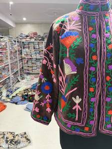 เสื้อแจ็คเก็ตกำมะหยี่ปักมือ คอจีน แขนยาว ลายดอกไม้ สำหรับฤดูใบไม้ร่วง เสื้อผ้าผู้หญิง ของขวัญสำหรับเธอ - Product Image 4