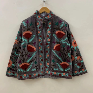 Veste d'hiver de style ethnique en velours Suzani, manteau court bohème avec broderie florale pour les festivals ou les tenues décontractées - Product Image 4