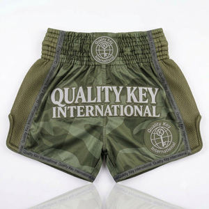 Shorts de Muay Thai et de boxe en tissu satiné premium brillant avec empiècements latéraux contrastés - Product Image 3