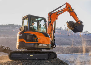 Mini-excavatrice Doosan DX55-5B compacte de 5,5 tonnes, excavatrice hydraulique pour travaux de terrassement et de construction, disponible au prix de gros. - Product Image 2