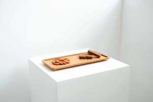 Plateau de service en bois. Design de style moderne campagnard. Motif de couleur unie. Nettoyage facile. Léger. Compatible lave-vaisselle. Finition polie. - Product Image 3