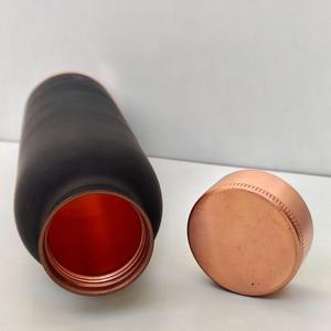 Bouteille d'eau en cuivre noir, bouteille en cuivre mat, vaisselle en cuivre pur, bouteille ayurvédique en cuivre, gourde en cuivre noir, gourde en cuivre - Product Image 3