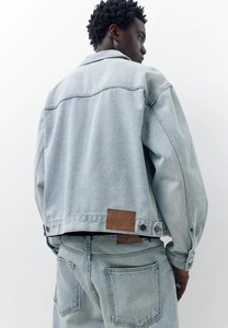 Veste en jean bleu clair pour homme, col rabattu, fermeture éclair, style vintage, décontractée, coupe classique, 100% coton tissé - Product Image 3