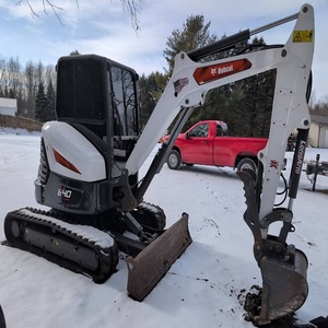 Mini-excavatrice Bobcat E40 abordable, dotée d'un moteur puissant, d'une hydraulique avancée et d'une excellente stabilité, à vendre - Product Image 3
