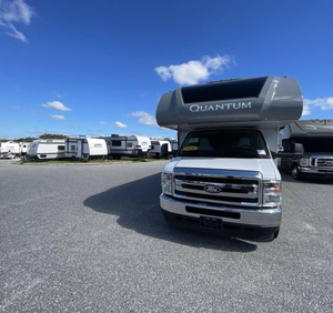 Autocaravanes de Luxe Confortables d'Occasion 2023 2024 2025 2026 T-H-O-R RV M-O-T-O-R C-O-A-C-H QUANTUM KW29 - Product Image 1
