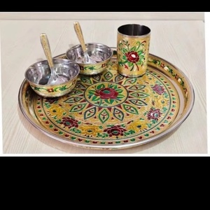 Elegante Juego de Bandejas de Acero Meenakari Hechas a Mano con Diseño Floral Mandala, Plato Decorativo para Servir con Tazones y Cuchara - Product Image 2