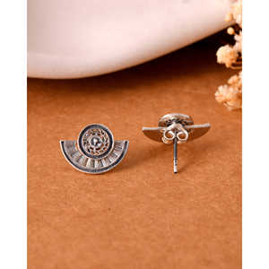 Boucles d'oreilles clous Meera Jaipur Fashion avec clous en argent - Bijoux indiens élégants et stylés Modèle MTER531 - Product Image 4