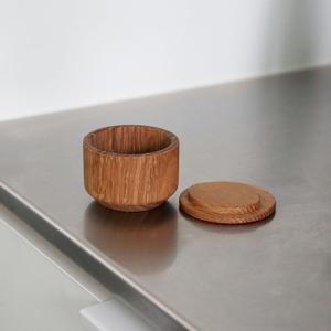 Elegante Salero de Madera con Tapa Magnética Oculta, Porta Especias Hecho a Mano, Contenedor de Sal de Madera Natural - Product Image 6