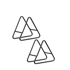 Support de sous-verres minimaliste en métal noir – Ensemble moderne de supports triangulaires en fil métallique pour sous-verres de table – Rangement pour sous-verres de salle à manger – MEILLEUR - Product Image 1