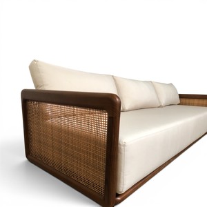 Sofá Moderno Minimalista Curvo de Madera de Teca Sólida y Duradera de 3 Plazas con Panel Lateral de Ratán y Cojín Crema para Apartamento y Parque - Product Image 5