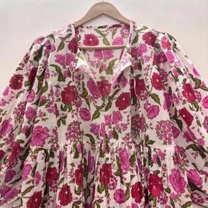 Vestido Mini de Punto con Cuello en V para Mujer, 100% Algodón, Silueta Moderna y Holgada, Transpirable, con Patrón Floral Vibrante y Colorido, Estilo Dulce y Natural - Product Image 5