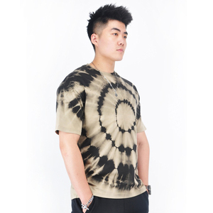 เสื้อยืดคอกลมแขนสั้นลายทางผู้ชาย ทรงปกติ น้ำหนัก 230 กรัม ผ้าฝ้าย 100% สวมใส่สบาย ผ้าถัก ลายสีแดง ขาว เทา - Product Image 6