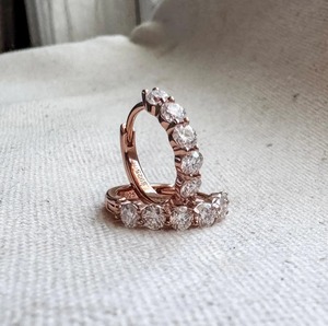 Pendientes de aro Moissanite Huggee de plata de ley 925, pendientes de diamantes personalizados, fabricación de joyería de diamantes, regalo para ella - Product Image 6