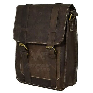 Bolso bandolera de cuero Secure Access Professional para hombre con forma compacta y costuras duraderas - Product Image 2