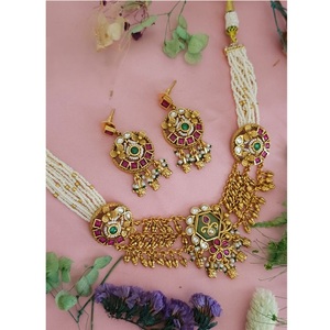 Magnifique ensemble collier et boucles d'oreilles en laiton plaqué or avec perles de moissanite pour femme, bijoux tendance, cadeau de mariage - Product Image 1