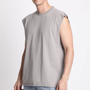 Camiseta de Punto sin Mangas con Cuello Redondo para Hombre, Color Gris Sólido, Corte Casual, Largo Regular, Diseño Liso - Product Image 3