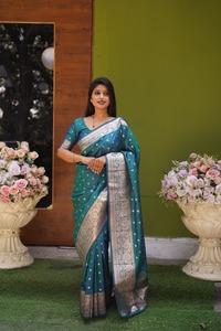 Sari en soie Banarasi traditionnel indien avec broderie Zari pour les occasions de mariage et les événements festifs, tenue pour femmes - Product Image 6
