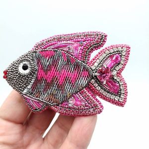 Broche artisanale brodée à la main avec des perles complexes, broche exclusive brodée à la main, mode artisanale - Product Image 2