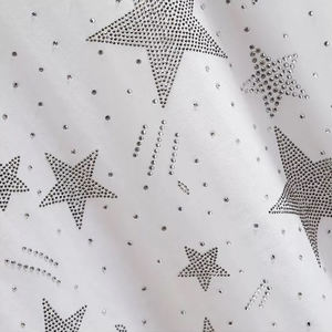 Camiseta de hombre con pedrería, estilo moderno y personalizado, OEM, con cristales brillantes, estilo urbano, informal, de algodón, para fiestas, fabricante de moda. - Product Image 5