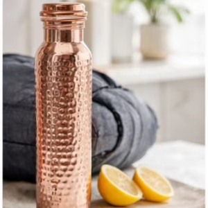 Botella de Cobre Hecha a Mano Ayurvédica, Diseño Clásico, Capacidad de 1 Litro, Acabado Martillado, Tapa de Empuje y Tracción, a Prueba de Fugas, Apta para Lavavajillas - Product Image 3