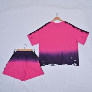 Conjunto de camiseta gráfica oversize y shorts para mujer, personalizado, de manga corta, estilo streetwear, con efecto desgastado, venta al por mayor - Product Image 6