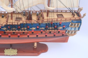 Maqueta de madera artesanal del HMS BELLONA, barco histórico del Reino Unido, para decoración del hogar o regalo empresarial. - Product Image 6