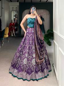 Un magnifique Lehenga Choli en soie Vaishali imprimé et réversible pour les mariages et les fêtes de Diwali, à porter toute l'année - Product Image 2