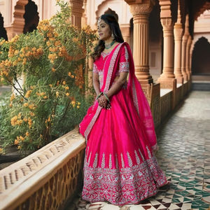 Lehenga choli ผ้าไหมซาตินแบบดั้งเดิมของผู้หญิงอินเดียชุดพื้นเมืองพื้นเมืองสำเร็จรูปสำหรับฤดูหนาวแรงบันดาลใจจากปากีสถาน - Product Image 1