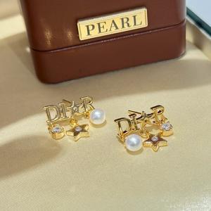 Boucles d'oreilles rétro en perles d'eau douce naturelles avec un design ajouré, boucles d'oreilles en forme de lettre et d'étoile avec des aiguilles d'oreille - Product Image 2