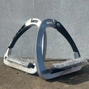 Étriers de sécurité légers en aluminium à dégagement rapide pour l'équitation, étriers anglais et western, logo personnalisé OEM ODM - Product Image 1
