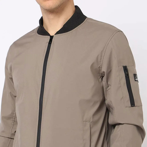 ผลิตในปากีสถาน เสื้อแจ็คเก็ตบอมเบอร์ผู้ชายแบบ OEM สั่งทำได้ พิมพ์โลโก้ตามต้องการ แฟชั่นใหม่ เสื้อแจ็คเก็ตบอมเบอร์สำหรับฤดูหนาว - Product Image 5