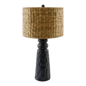 Lampe de table en résine texturée et jonc de mer naturel, abat-jour tressé, base noire aspect martelé, pour salon, éclairage décoratif pour la maison - Product Image 1