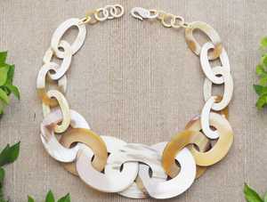 Collar de Corazón Hecho a Mano con Cuerno Natural MN EXPORTS, Cadena Gruesa, Joyería Boho para Mujer, Modelo Uttar Pradesh MNE-424 - Product Image 3