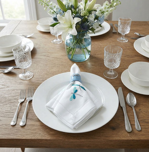 Serviettes de table personnalisées en coton brodé motif libellule 50x50cm, ourlet festonné, pour la maison, les restaurants, les fêtes et les mariages - Product Image 3