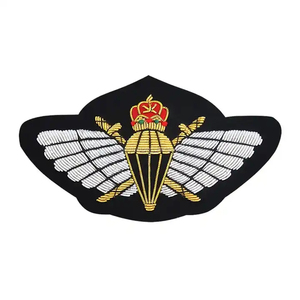 Écussons en toile brodés 3D faits main en gros, badges en tissu personnalisés avec logo et service OEM - Product Image 4