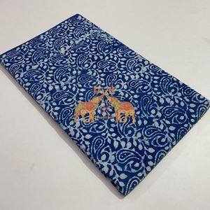 Tela Sanganeri Estampada a Mano con Bloques, 100% Algodón Indio Puro, Color Azul Índigo, para Cortinas, Camisas y Juguetes para Niños - Product Image 3