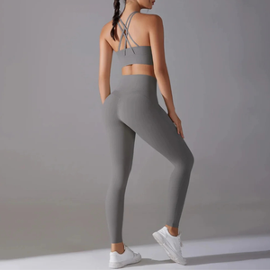 Conjunto de Yoga de 2 Piezas sin Costuras para Mujer, Color Gris, Leggings de Cintura Alta, Top Corto con Tirantes Cruzados, Elástico en 4 Direcciones - Product Image 3