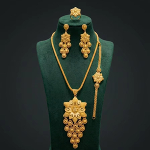 Parure de bijoux 3 pièces plaqué or 24 carats : collier long décoratif, collier sautoir et pendentif plaque, idéal pour mariage, fiançailles, anniversaire, fête ou cadeau - Product Image 1