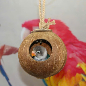 Comedero y Casa para Pájaros Hechos de Cáscaras de Coco, Hechos en Vietnam - Product Image 3