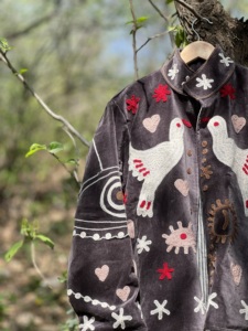 Chaqueta corta de invierno para mujer, de terciopelo, bordada a mano |   Abrigo Informal de Diseñador sin Cierre - Product Image 3