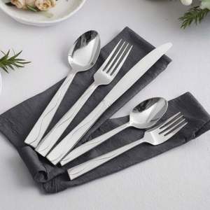 Ensemble de couverts de qualité alimentaire à finition miroir |   Cuillère, fourchette et couteau élégants pour une restauration sûre et élégante - Product Image 6