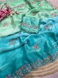 Sari de satén Fandy con diseño de cuentas y lentejuelas, ideal para fiestas, con blusa de satén Fandy con trabajo de cuentas. - Product Image 4