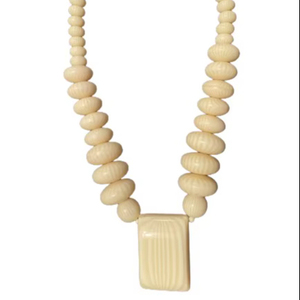 Collier en résine fait main, bijoux artisanaux pour femmes - accessoires féminins - ici - Product Image 1