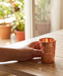 Verre à boire artisanal en cuivre pur, finition polie miroir, parfait pour une table de dîner élégante, mugs de CRAFTSY HOME - Product Image 1