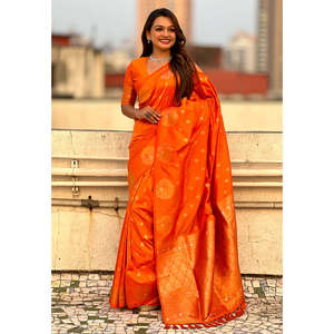 Sari en soie douce orange Elite Weaves, tissé double Zari, avec bordure paon, pour robes de bal - Product Image 1
