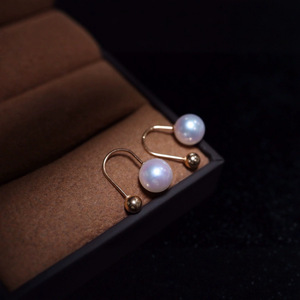 Boucles d'oreilles en or 18 carats avec perles d'Akoya d'eau douce de 8 à 8,5 mm, perles parfaitement presque impeccables, élégantes et tendance, forte brillance, peuvent être tirées - Product Image 3