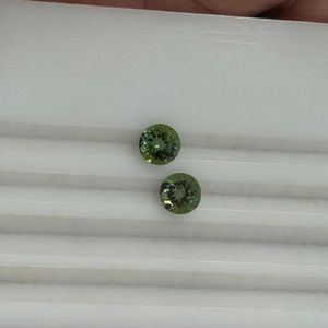 Excelente Par de Turmalinas Verdes Menta Naturales, Corte Redondo, 3.50 Quilates, Claridad Loupe, Grado AAAA, Joyería Fina de Madagascar, Gema de Calidad - Product Image 4