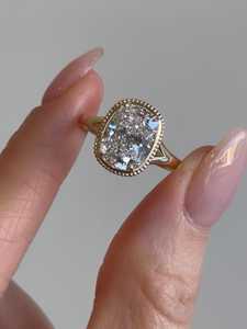 Bague de fiançailles en or avec diamant de laboratoire taille coussin allongée de 3 carats, sertie clos, certifiée IGI - Product Image 1