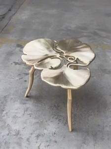 Table sur pied en fer forgé style vintage avec branches et feuilles, plateau en verre, écologique, pour salon - Product Image 3